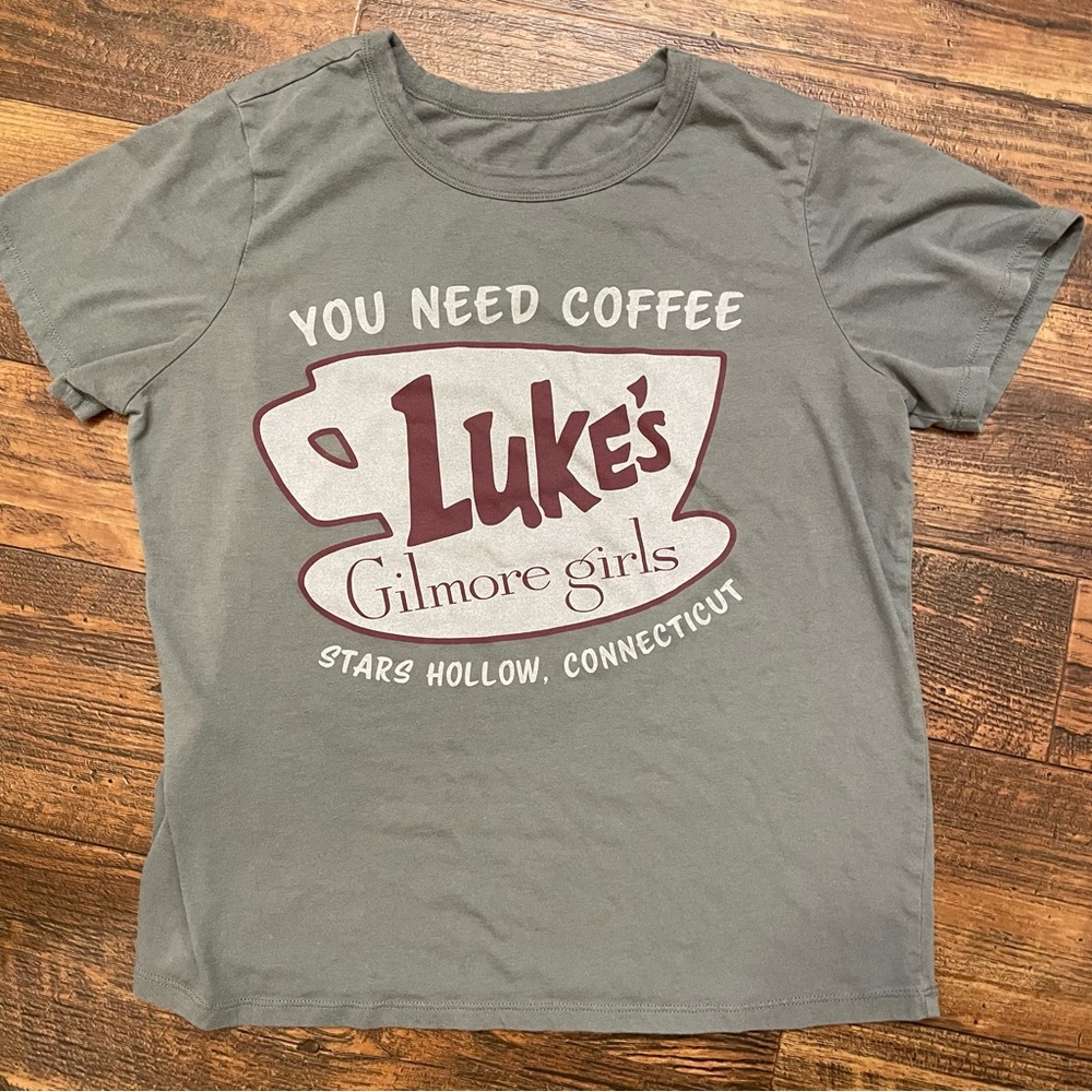 Gilmore Girls shirt. Size L.